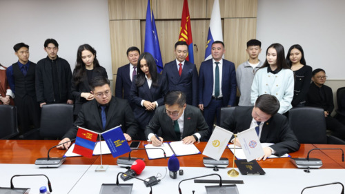 НОГООН ИРЭЭДҮЙ” ХӨТӨЛБӨРИЙН ХҮРЭЭНД 2000 ШИНЭ МЭРГЭЖИЛТЭН БЭЛТГЭНЭ